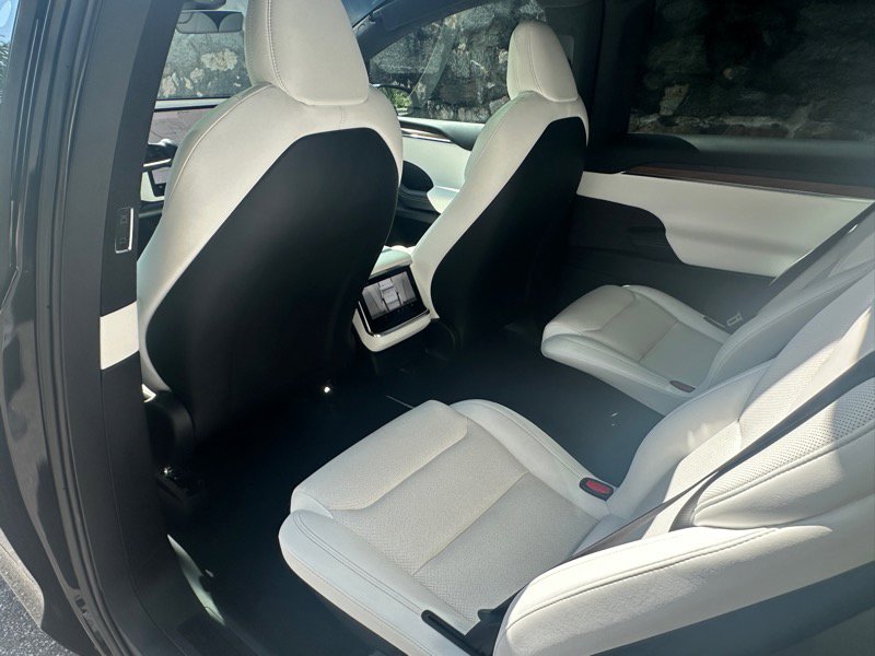 Used 2022 Tesla Model X image 49