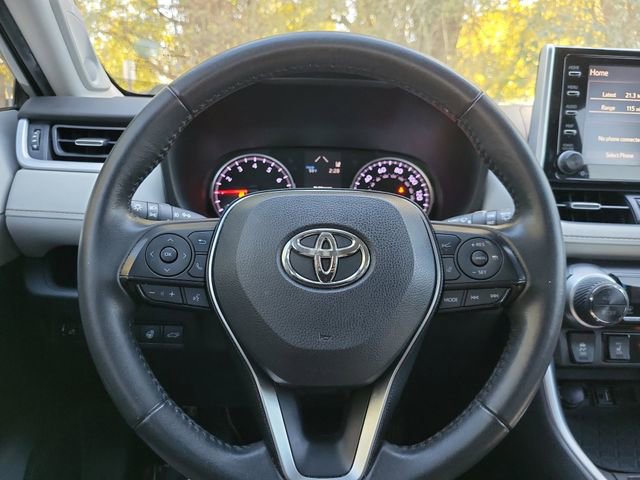 Used 2019 Toyota RAV4 XLE Premium image 14