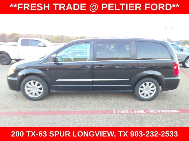 Used 2015 Chrysler Town & Country Touring image 4
