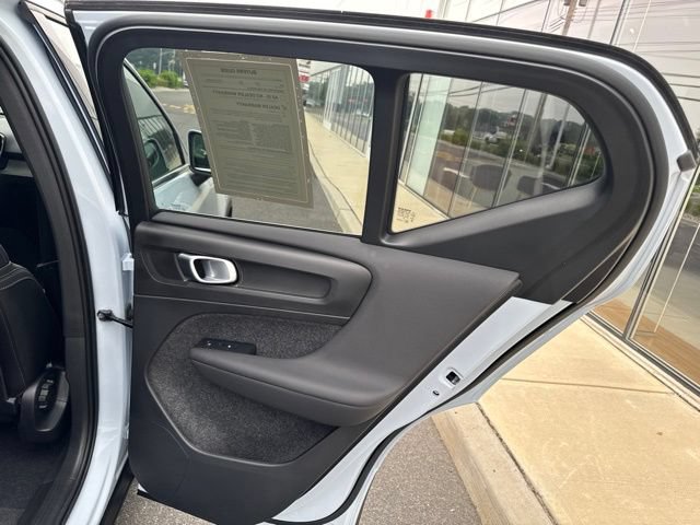 Certified 2025 Volvo XC40 B5 Core AWD/4WD image 11