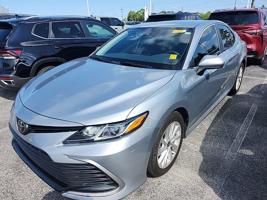 Used 2023 Toyota Camry LE FWD image 6