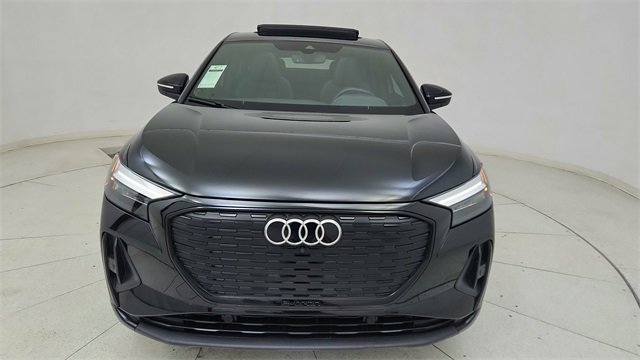 Used 2025 Audi Q4 e-tron Premium w/ Convenience Package image 2
