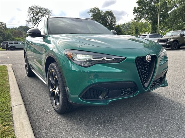 New 2025 Alfa Romeo Stelvio Sprint image 2