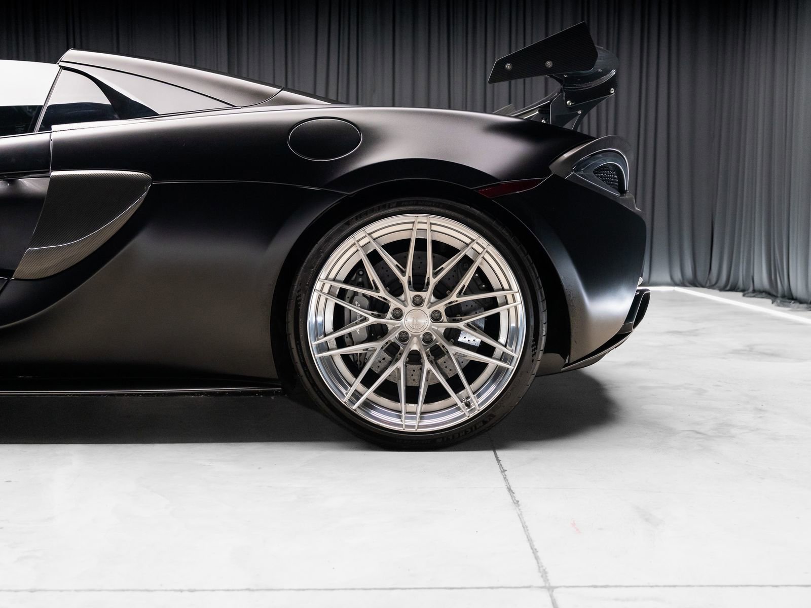 Used 2018 McLaren 570S Spider RWD image 51