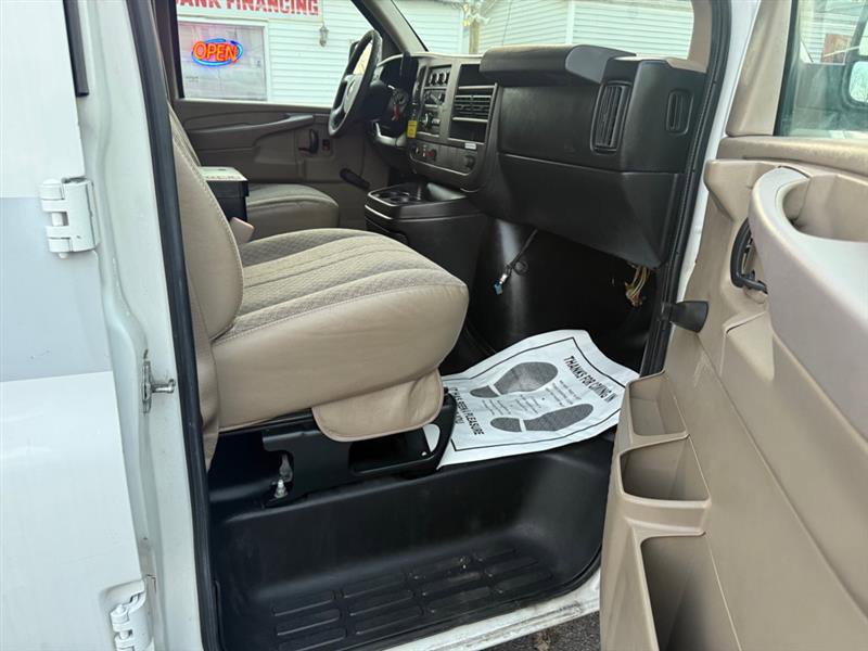 Used 2011 Chevrolet Express 2500 image 27