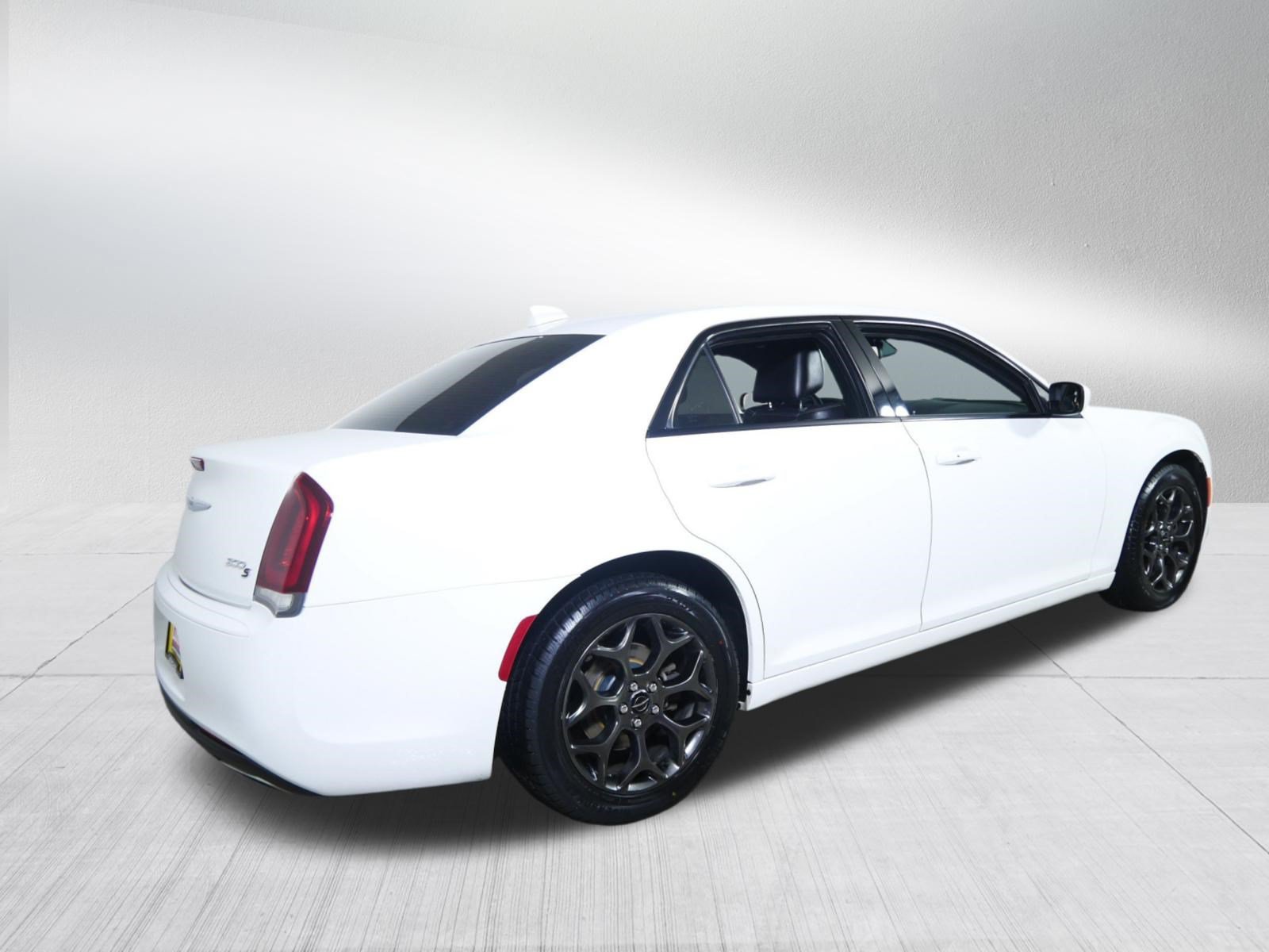 Used 2018 Chrysler 300 S AWD/4WD image 7