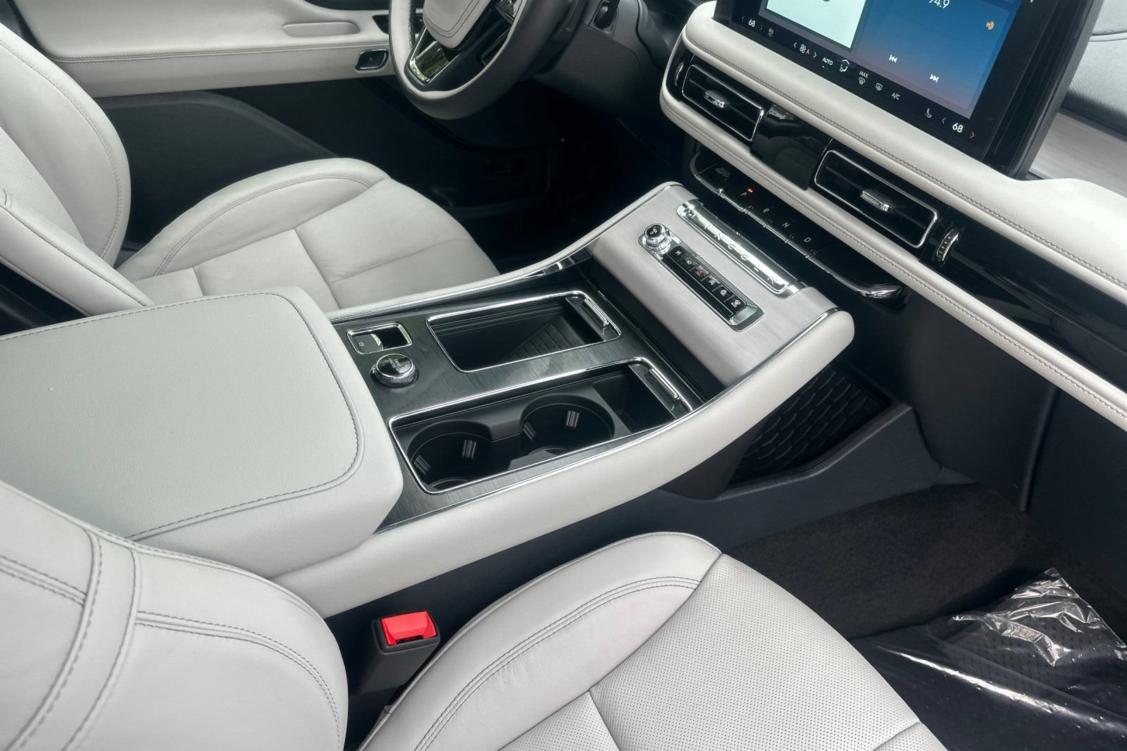 New 2026 Lincoln Aviator Reserve w/ Jet Appearance Package RWD image 14