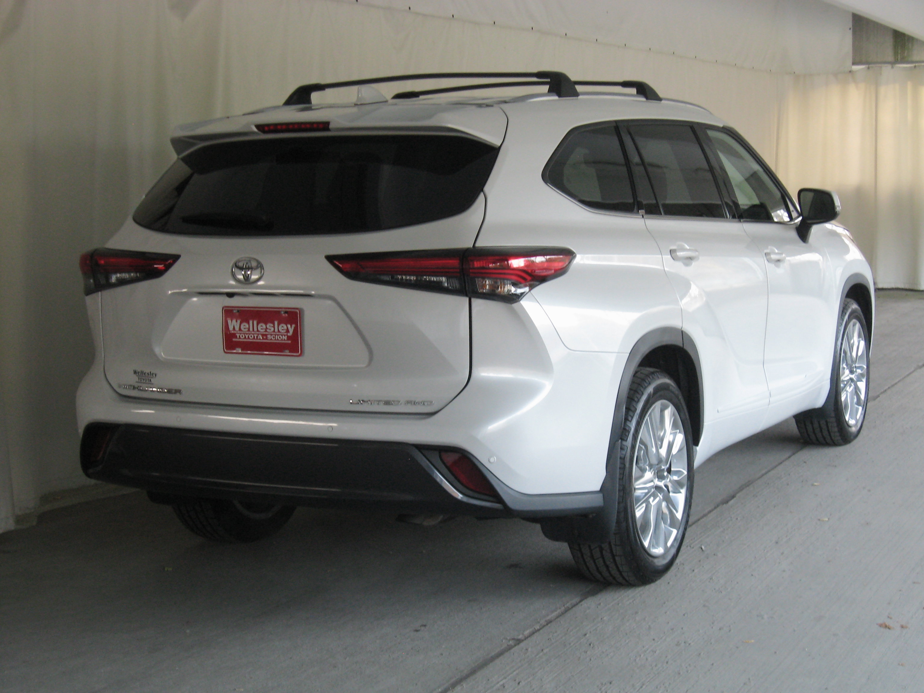Used 2023 Toyota Highlander Limited AWD/4WD image 7