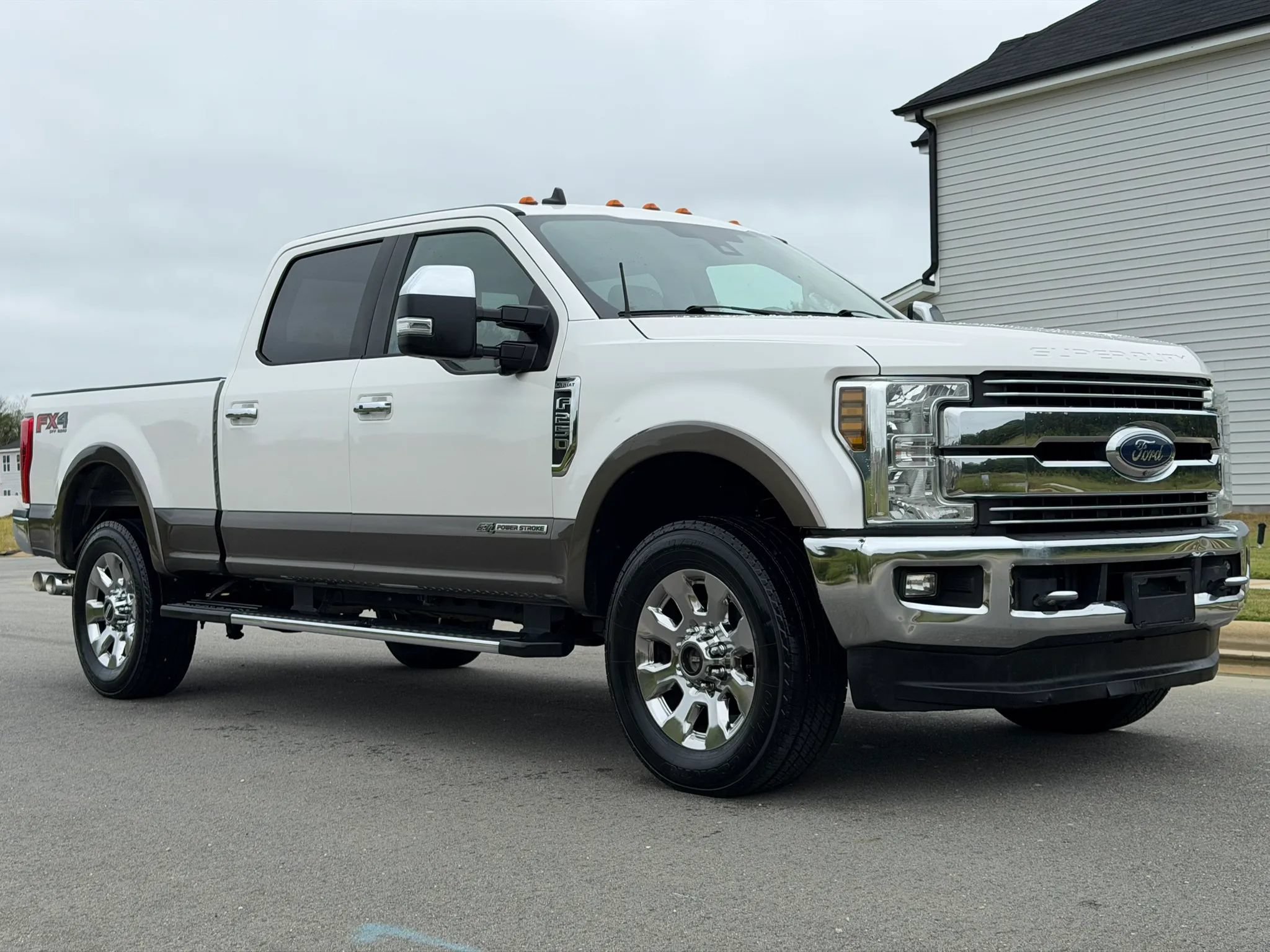 Used 2019 Ford F250 Lariat w/ Lariat Ultimate Package AWD/4WD image 3