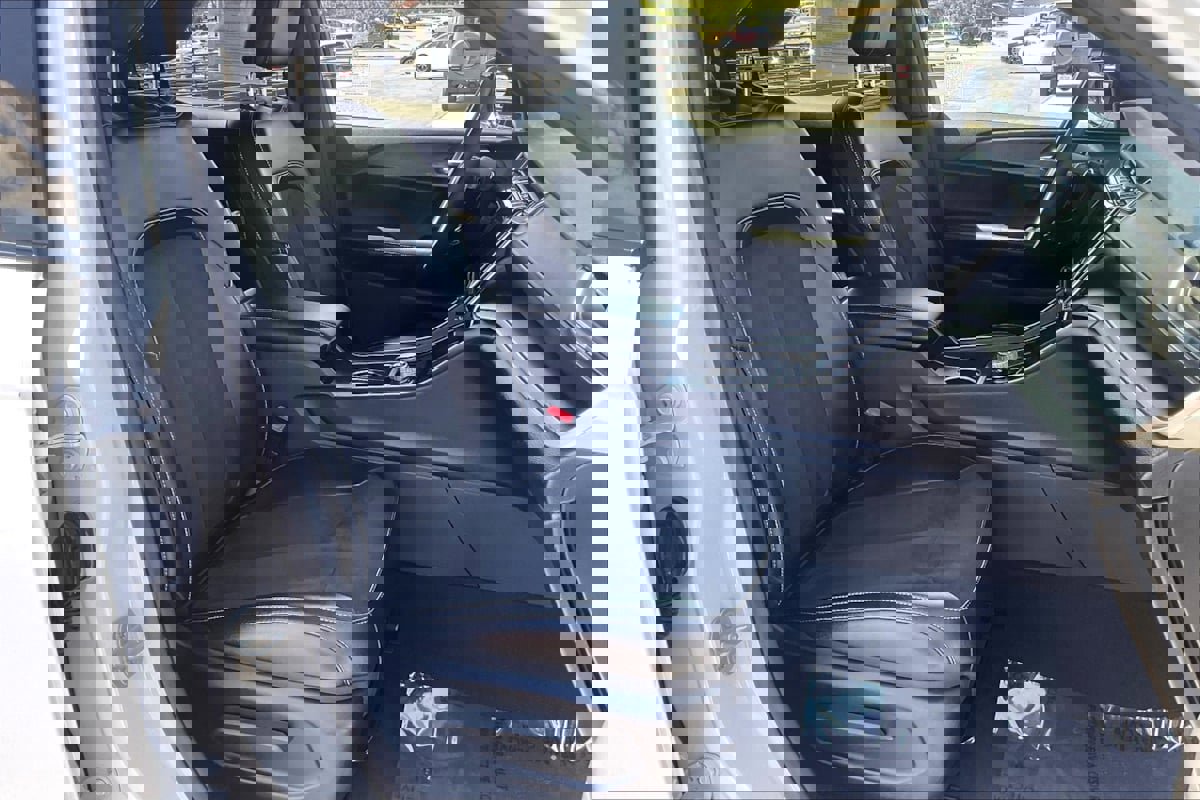 Used 2024 Jeep Grand Cherokee L Laredo image 7