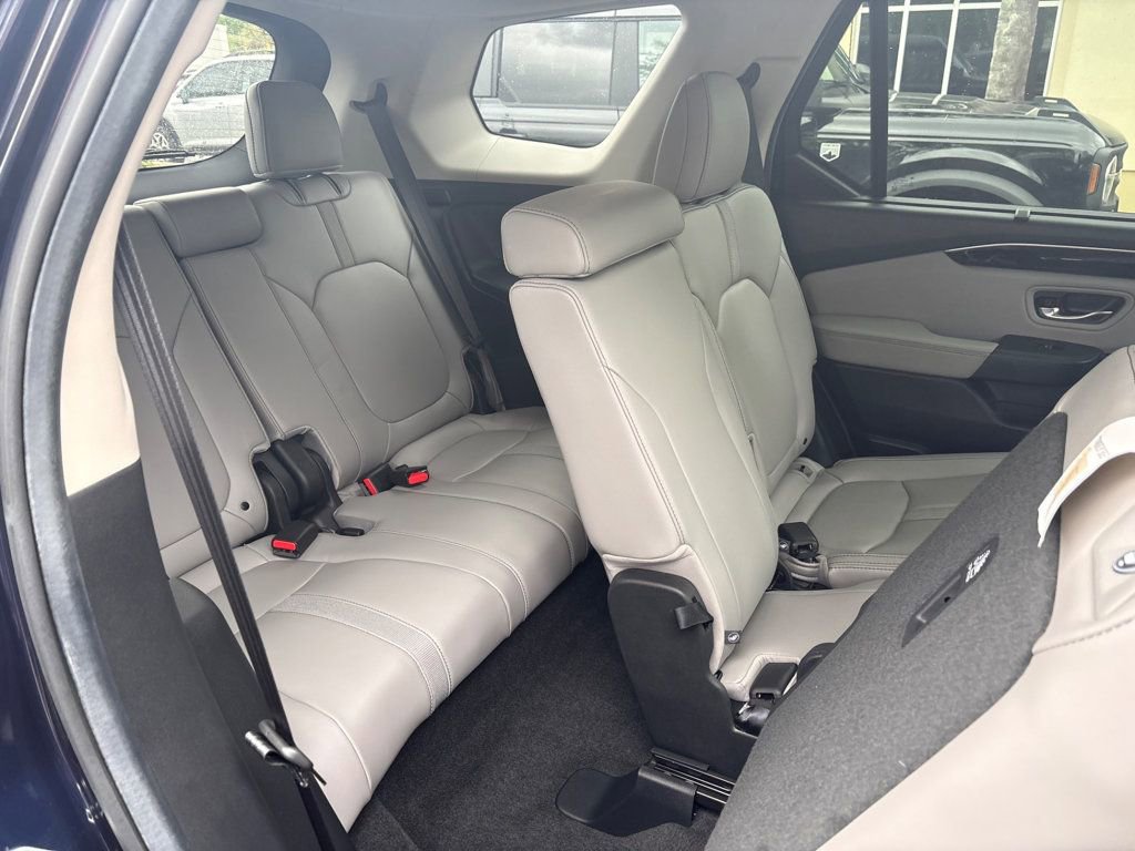 Used 2025 Honda Pilot EX-L image 4