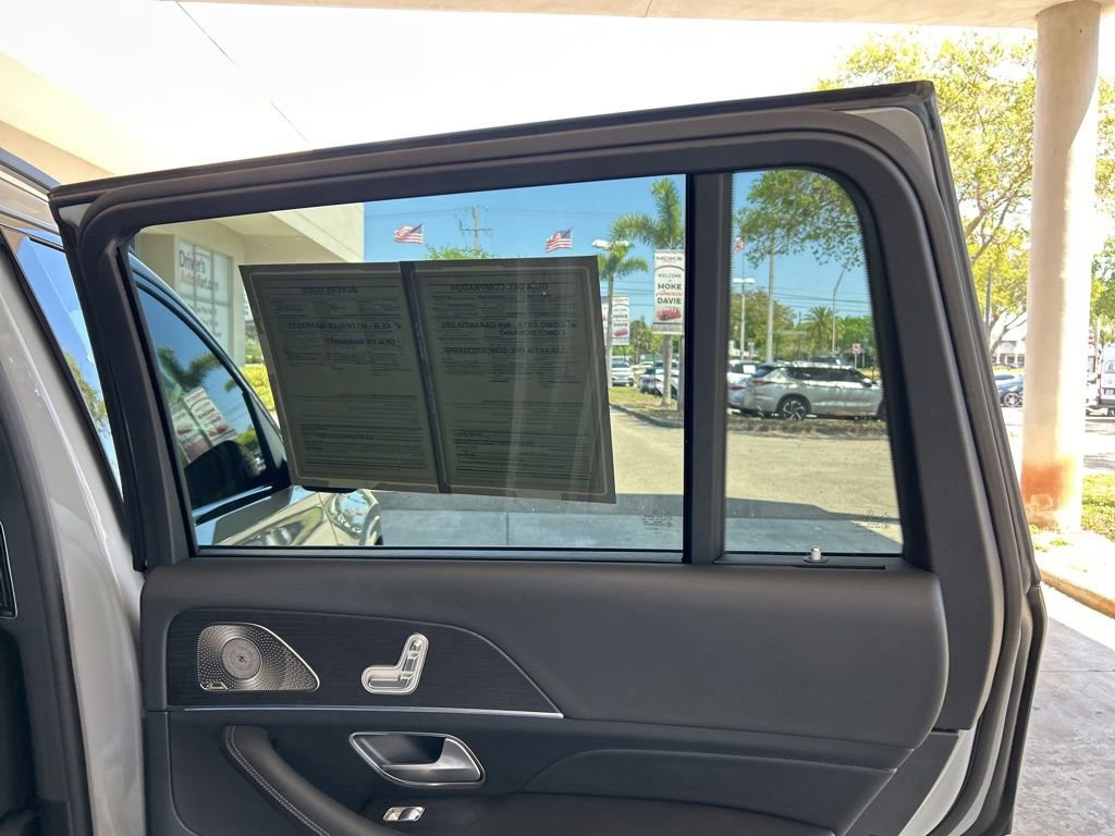 Used 2025 Mercedes-Benz GLS 450 4MATIC w/ AMG Line Exterior image 33