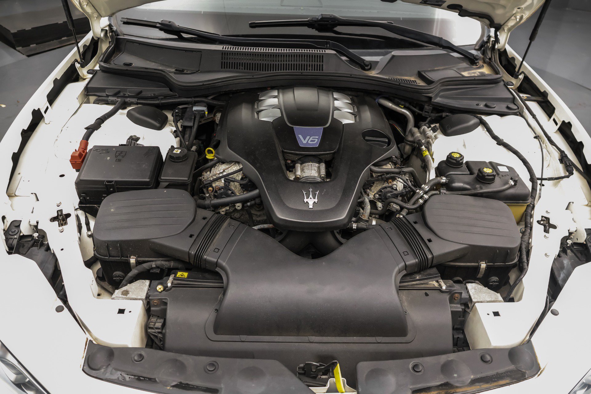 Used 2014 Maserati Ghibli S Q4 AWD/4WD image 26