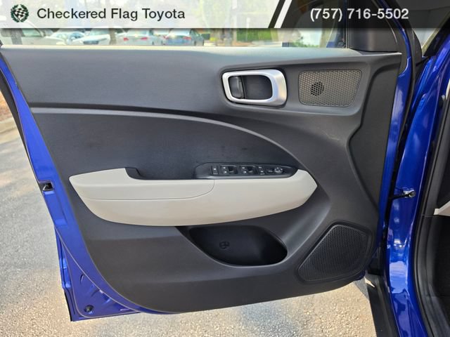 Used 2024 Hyundai Venue SEL FWD image 15