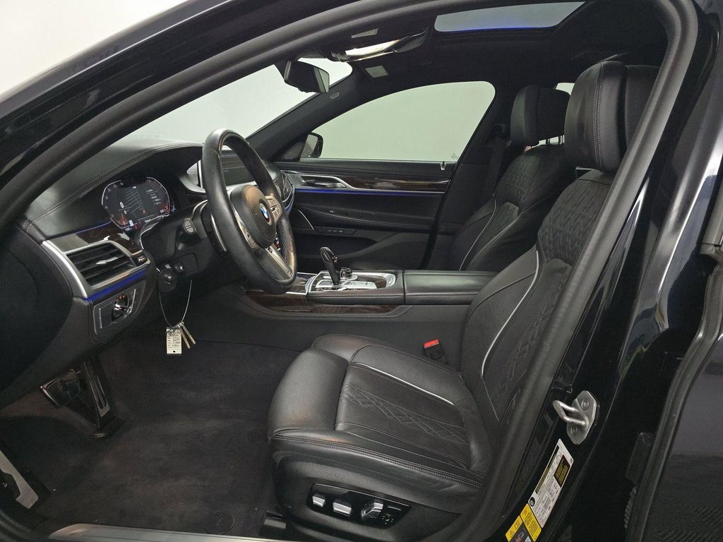 Used 2022 BMW 740i w/ Luxury Rear Seating Package image 4