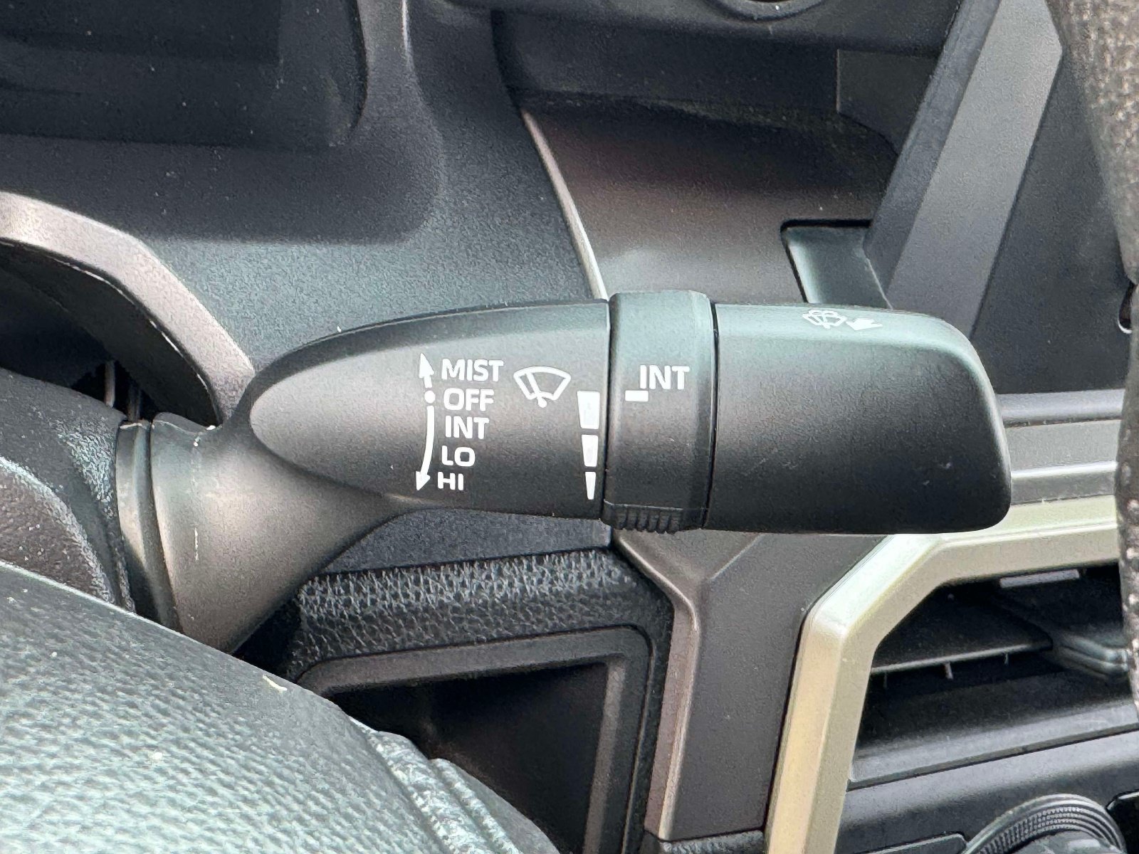 Used 2025 Toyota Tacoma SR5 AWD/4WD image 23