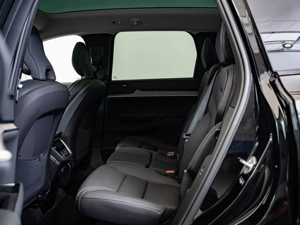 Used 2025 Volvo EX90 Plus AWD/4WD image 42