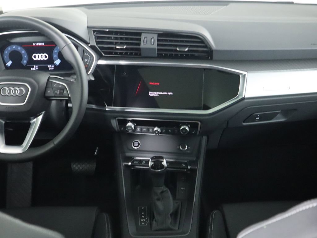 Used 2025 Audi Q3 2.0T Premium w/ Convenience Package image 16
