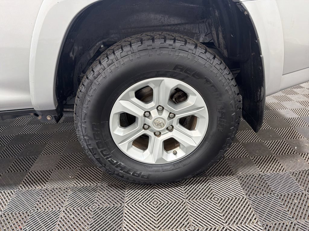 Used 2018 Toyota 4Runner SR5 Premium AWD/4WD image 31