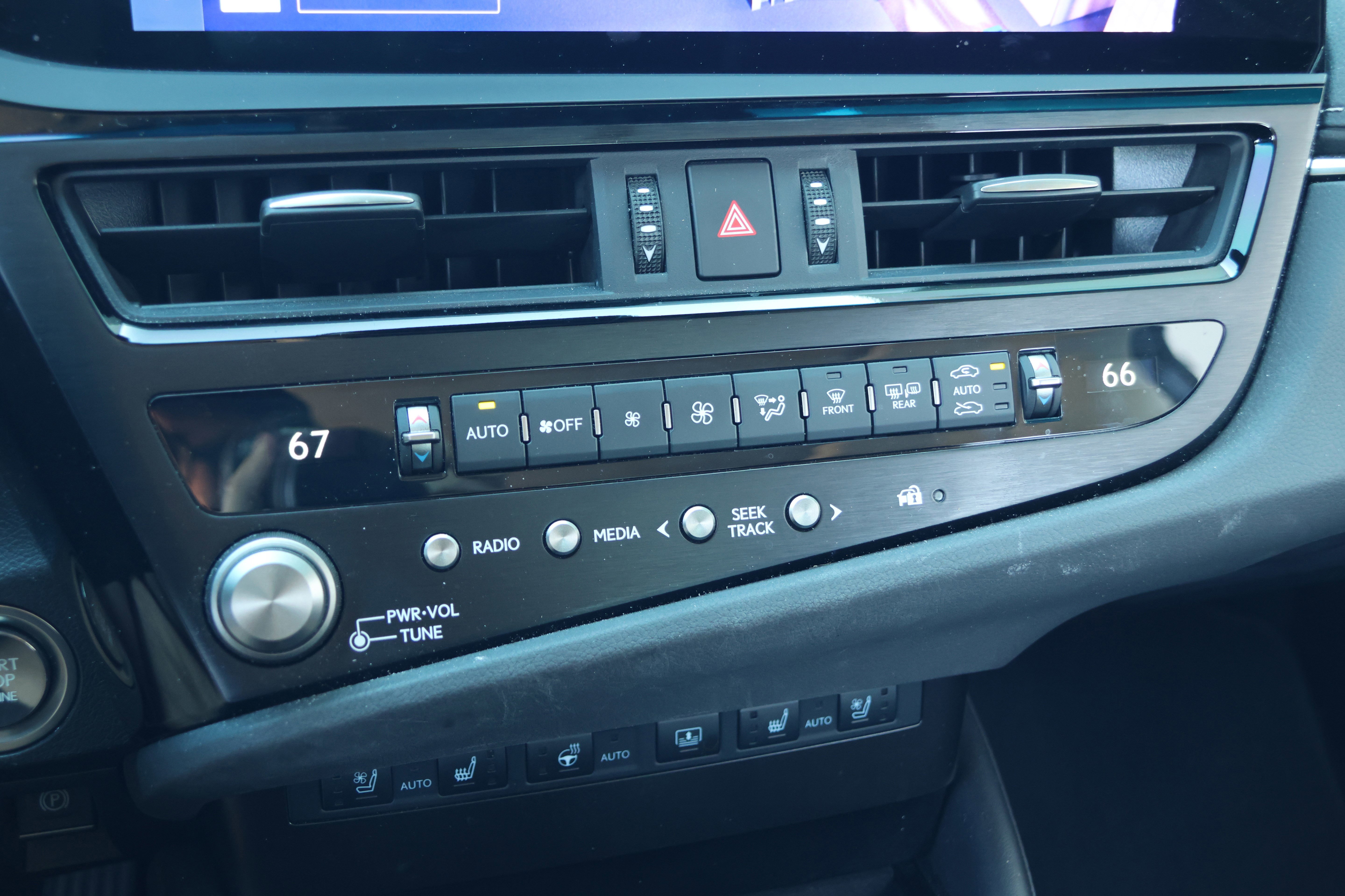 Used 2024 Lexus ES 350 Ultra Luxury w/ Accessory Package (Z2) image 27