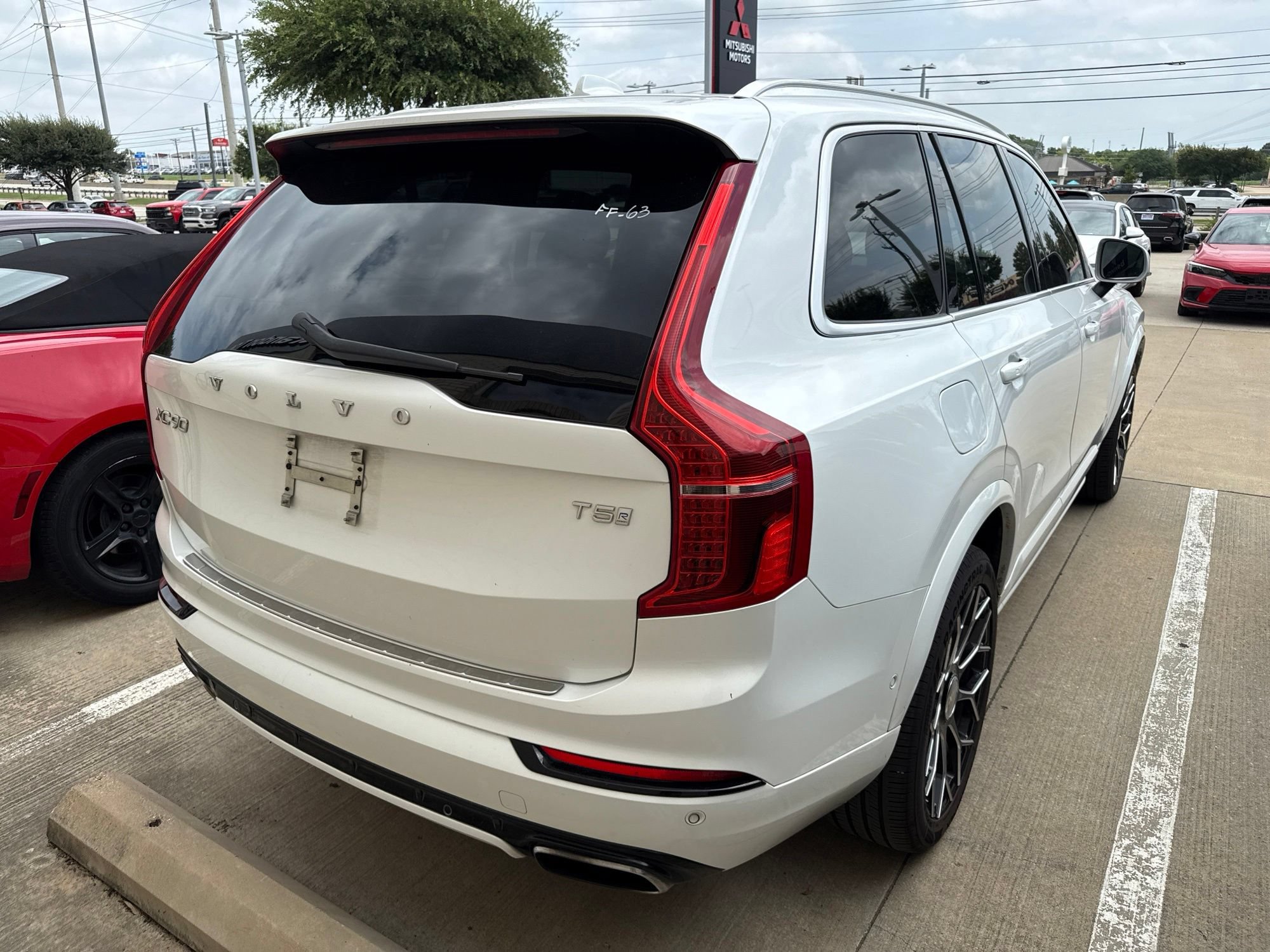 Used 2018 Volvo XC90 T5 R-Design w/ Convenience Package FWD image 3