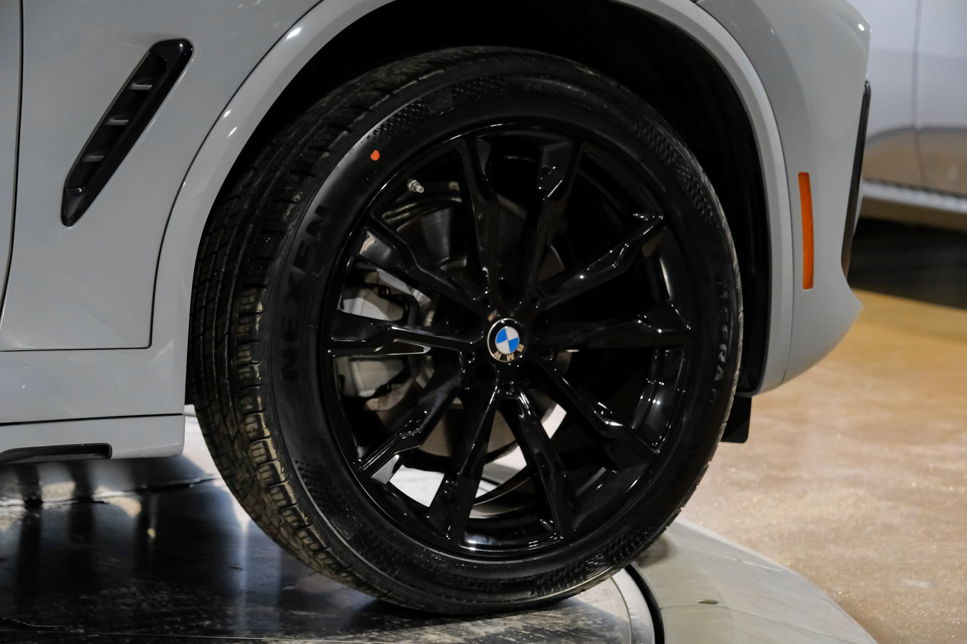 Used 2024 BMW X4 xDrive30i w/ M Sport Package AWD/4WD image 60