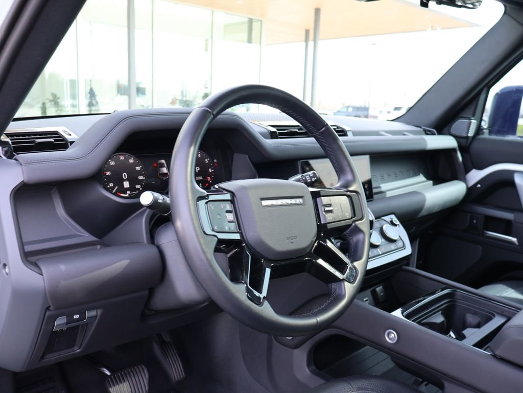 Used 2024 Land Rover Defender 110 X-Dynamic SE image 17