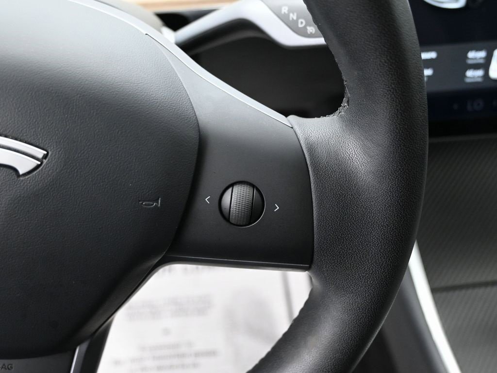 Used 2020 Tesla Model 3 Standard Range Plus image 16