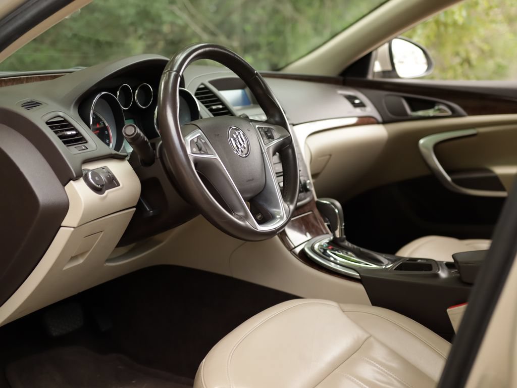 Used 2012 Buick Regal Leather FWD image 9