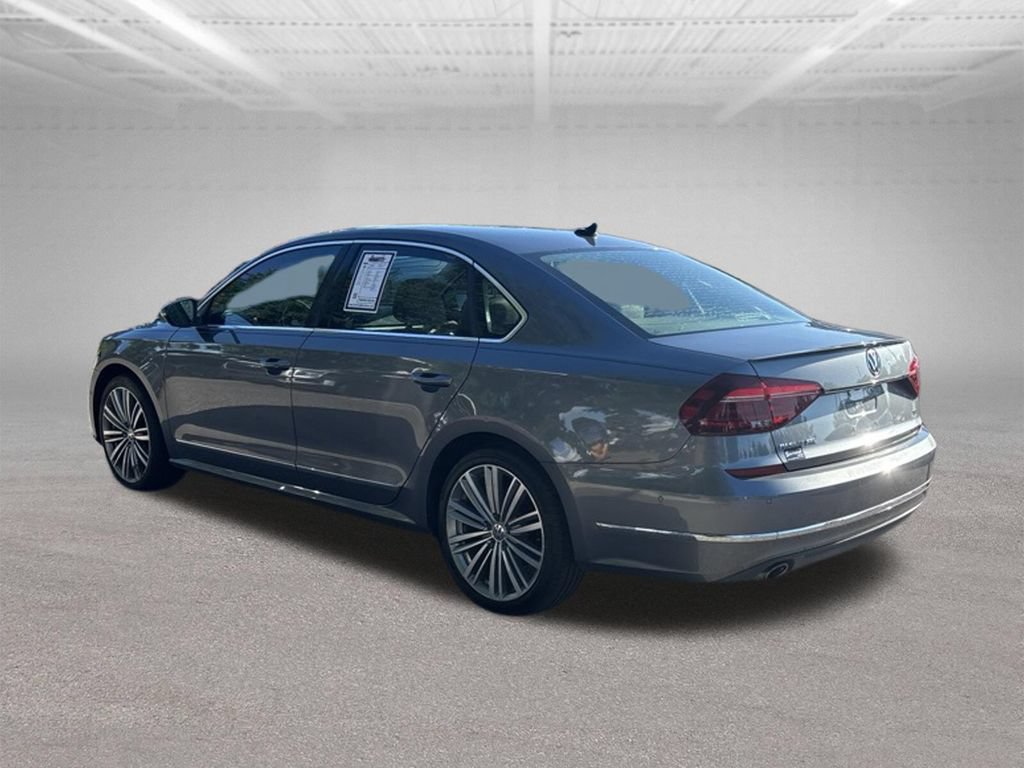 Used 2017 Volkswagen Passat 1.8T SEL Premium FWD image 4