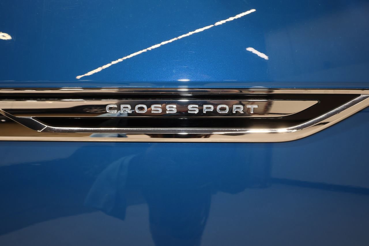 Used 2025 Volkswagen Atlas Cross Sport SE image 32