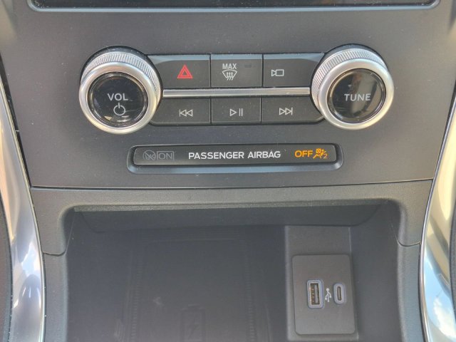 Used 2022 Ford Edge Titanium w/ Equipment Group 301A AWD/4WD image 20