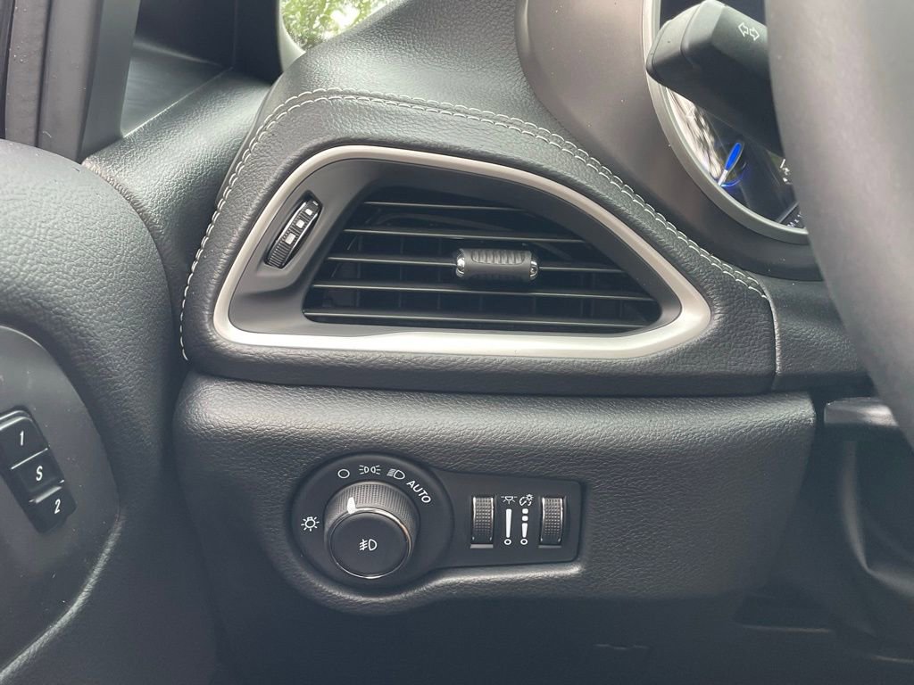 New 2026 Chrysler Pacifica Select FWD image 30