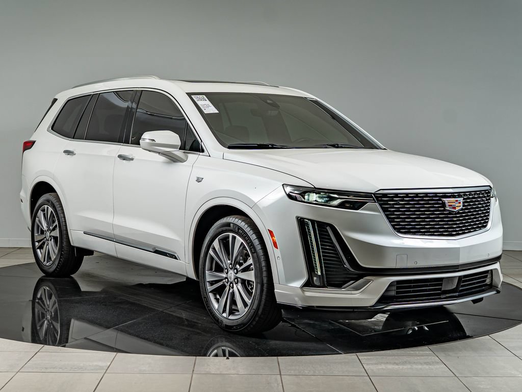Used 2025 Cadillac XT6 Premium Luxury w/ Technology Package AWD/4WD image 3