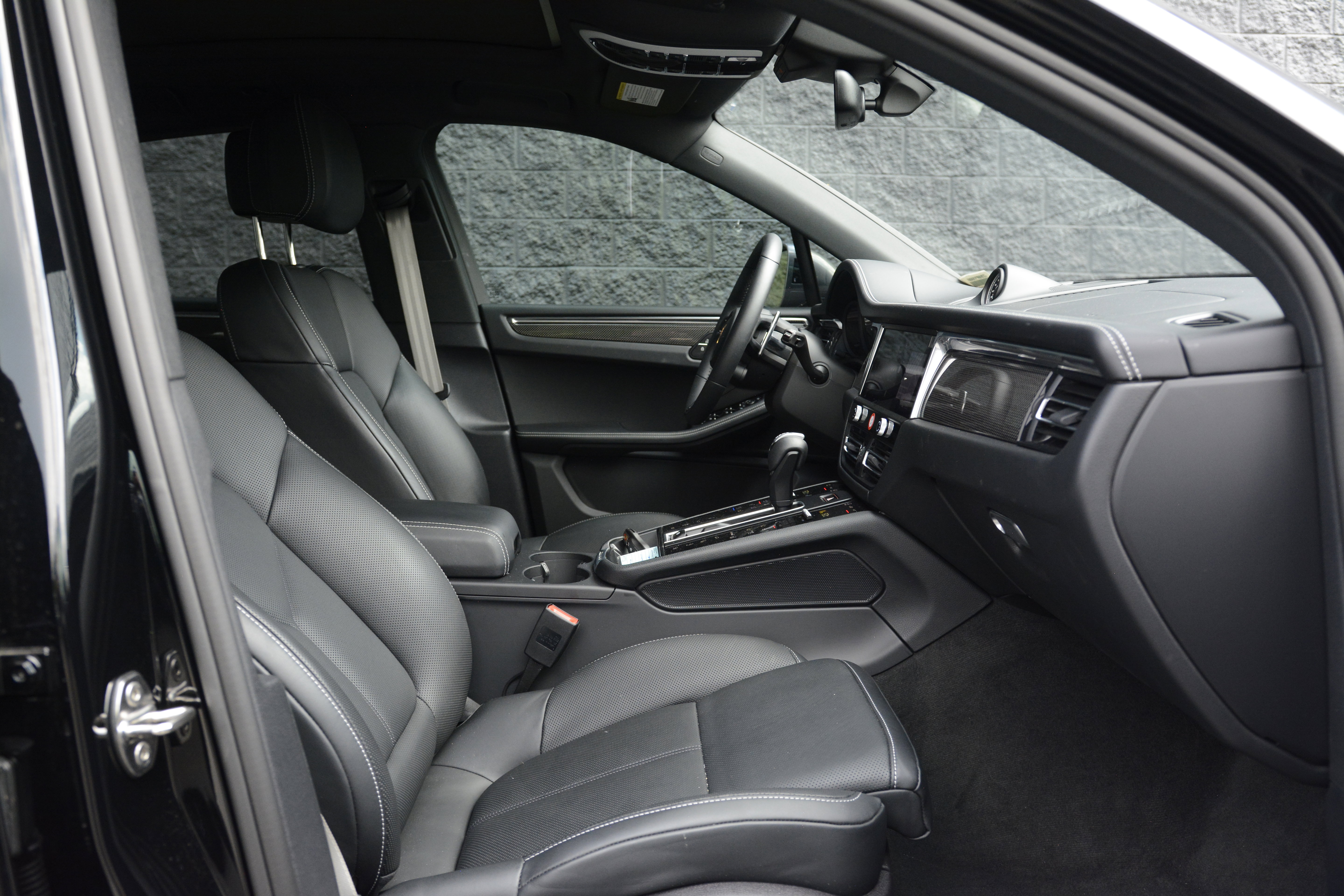 Certified 2026 Porsche Macan Turbo AWD/4WD image 27