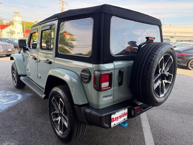 Used 2024 Jeep Wrangler Unlimited w/ Convenience Group AWD/4WD image 22