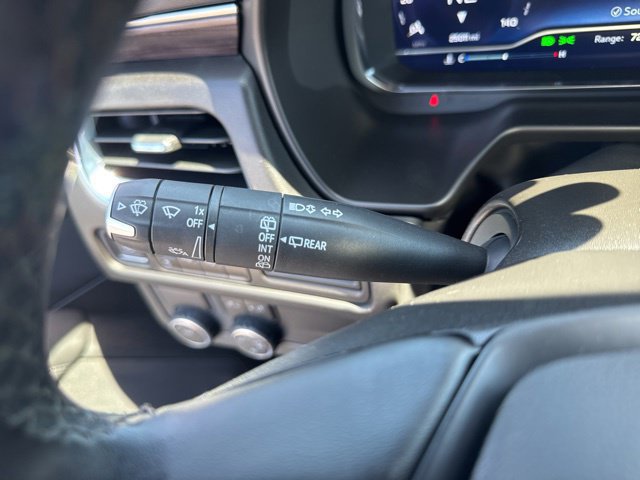 Used 2023 Chevrolet Suburban LT RWD image 13