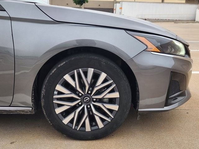 Used 2024 Nissan Altima 2.5 SV w/ SV Premium Package FWD image 8