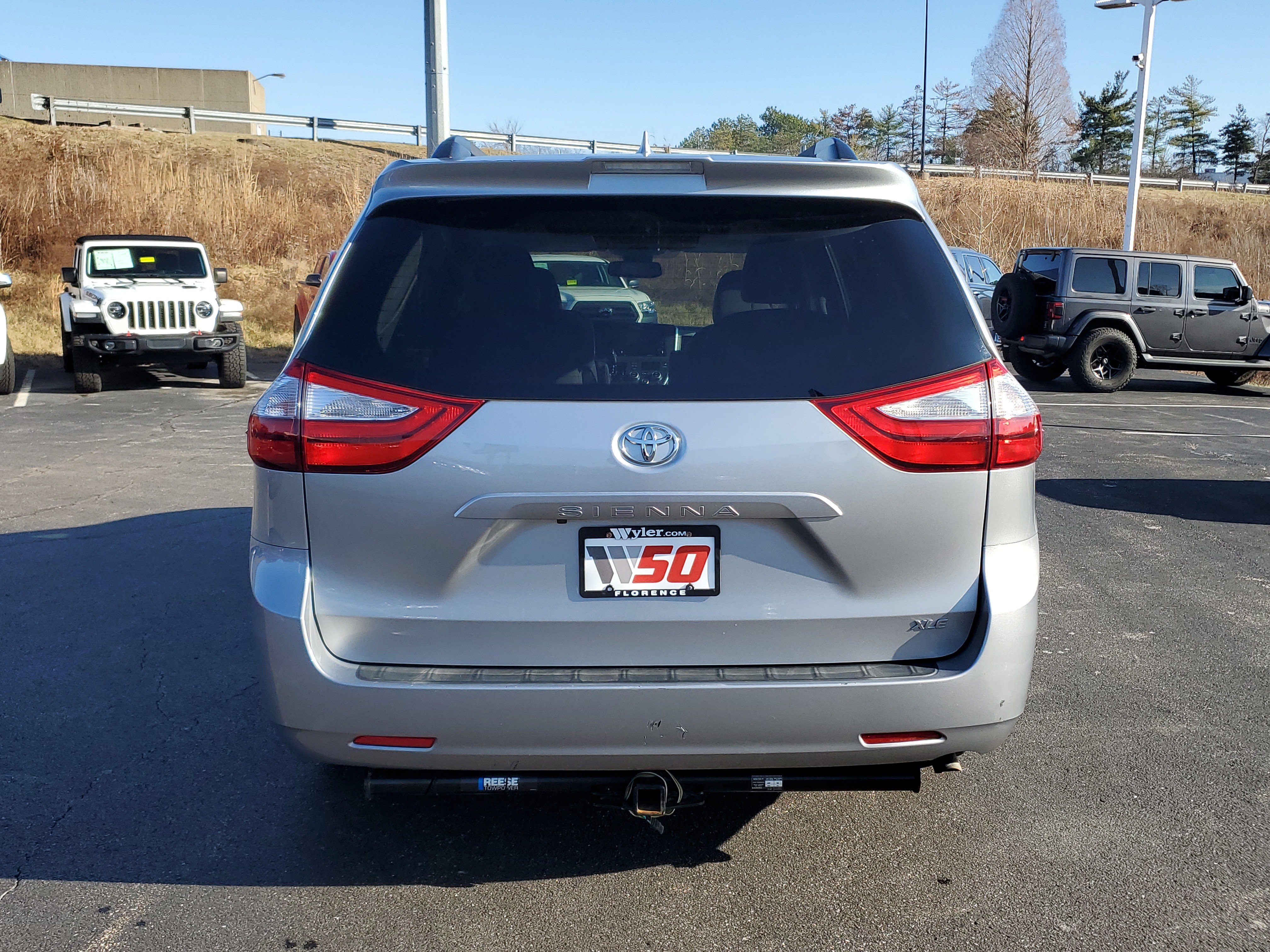 Used 2018 Toyota Sienna XLE image 5