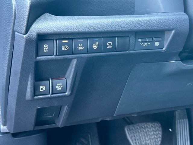 Used 2025 Toyota Sienna Platinum AWD/4WD image 22