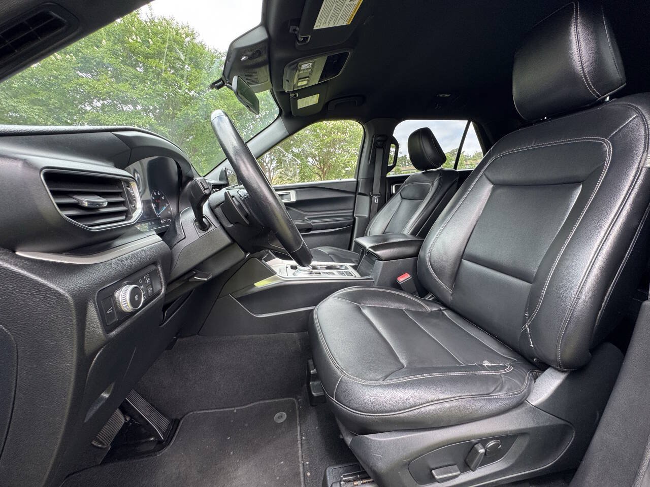 Used 2020 Ford Explorer XLT w/ Equipment Group 202A RWD image 14