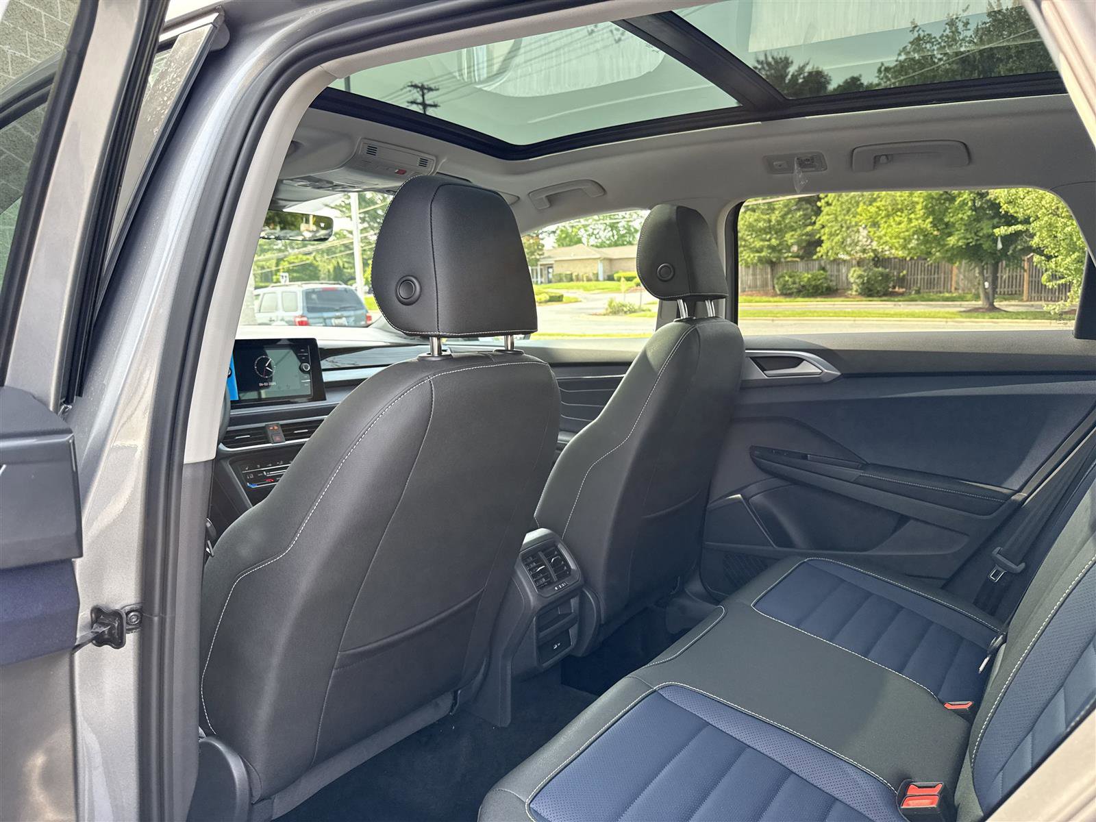 New 2025 Volkswagen Taos SEL image 29