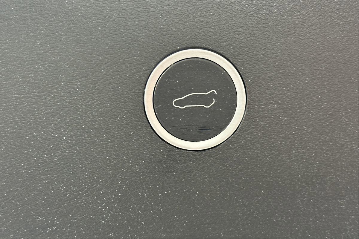 Used 2020 Tesla Model X Performance image 25