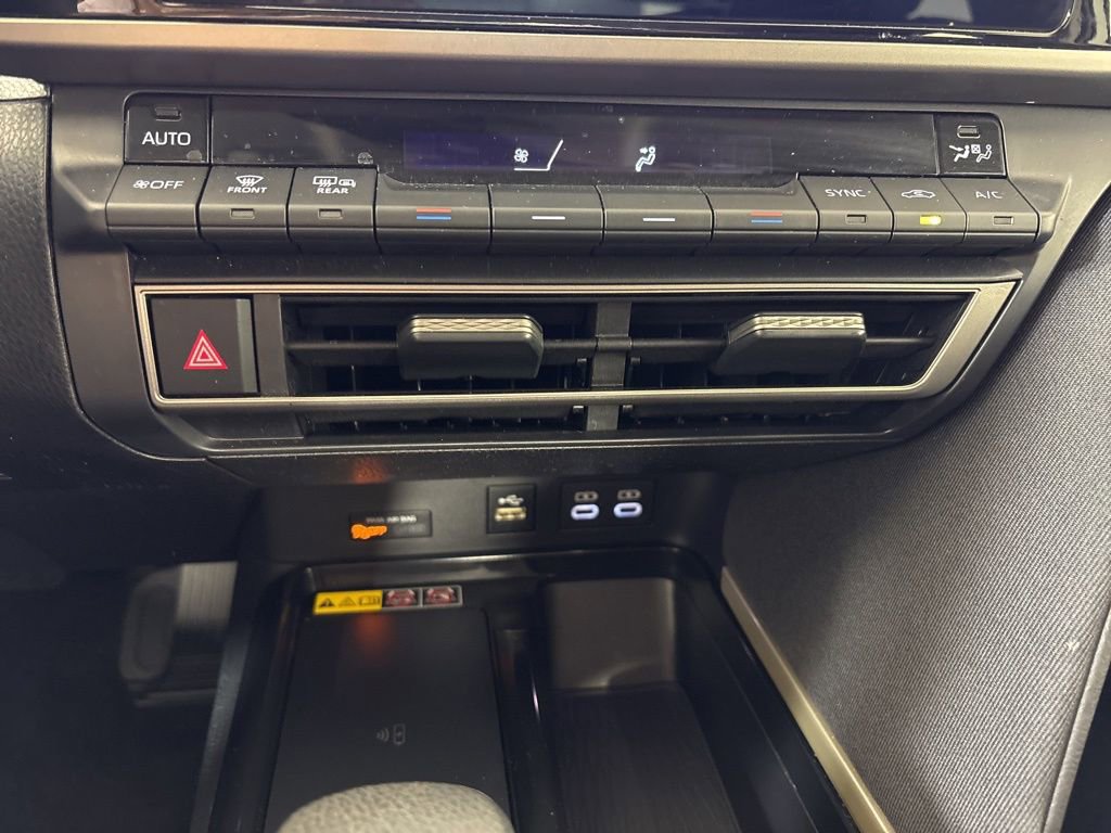 Used 2025 Toyota Camry LE image 27