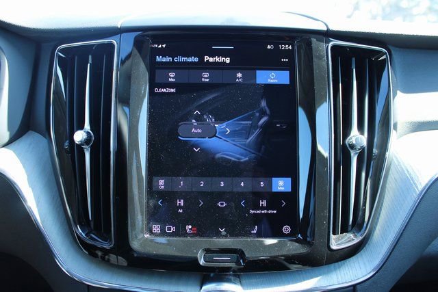 Used 2025 Volvo XC60 B5 Plus image 21