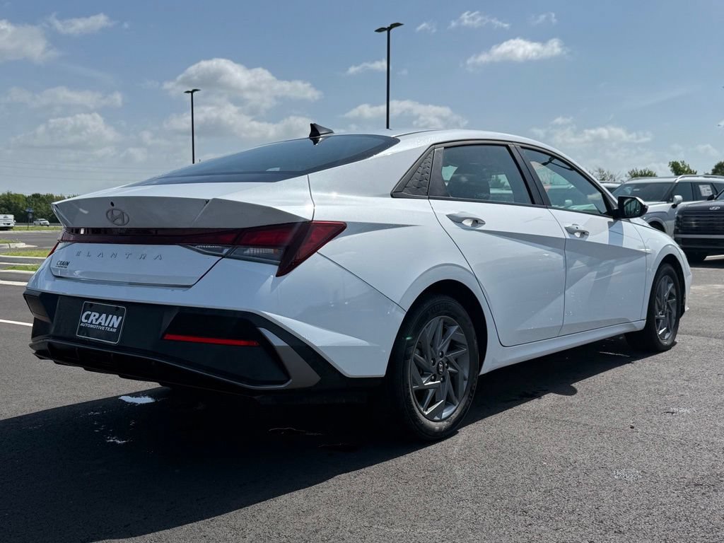 Certified 2024 Hyundai Elantra SEL FWD image 5