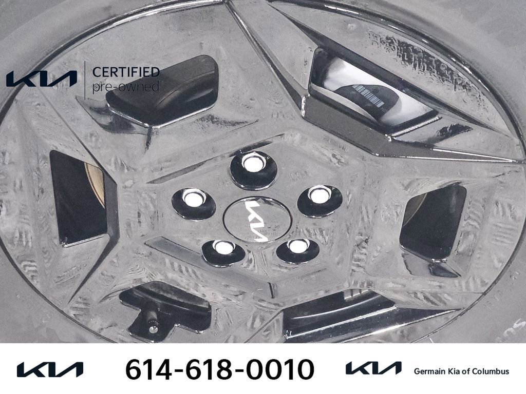 Certified 2025 Kia Carnival image 13