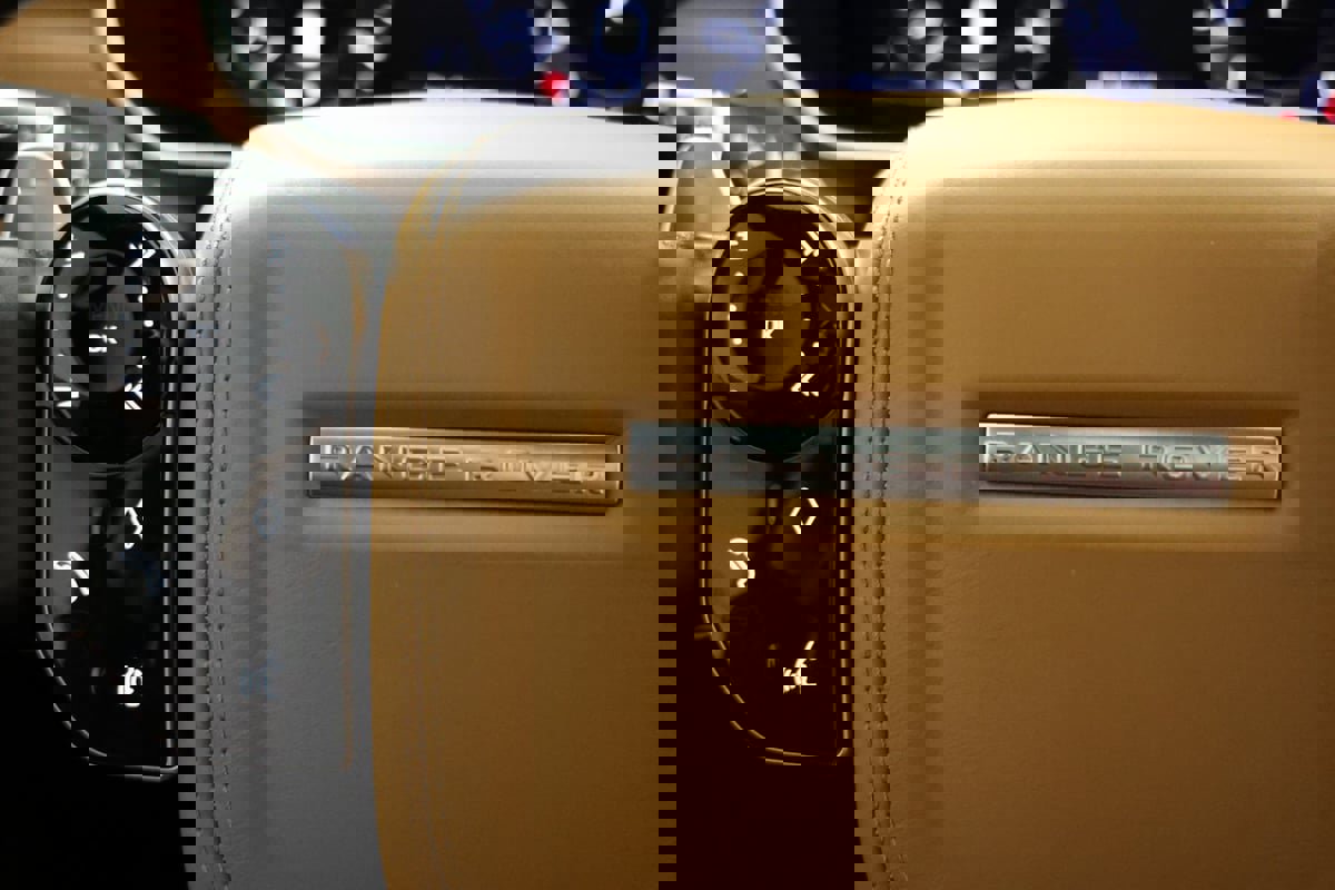 Used 2019 Land Rover Range Rover Autobiography image 27