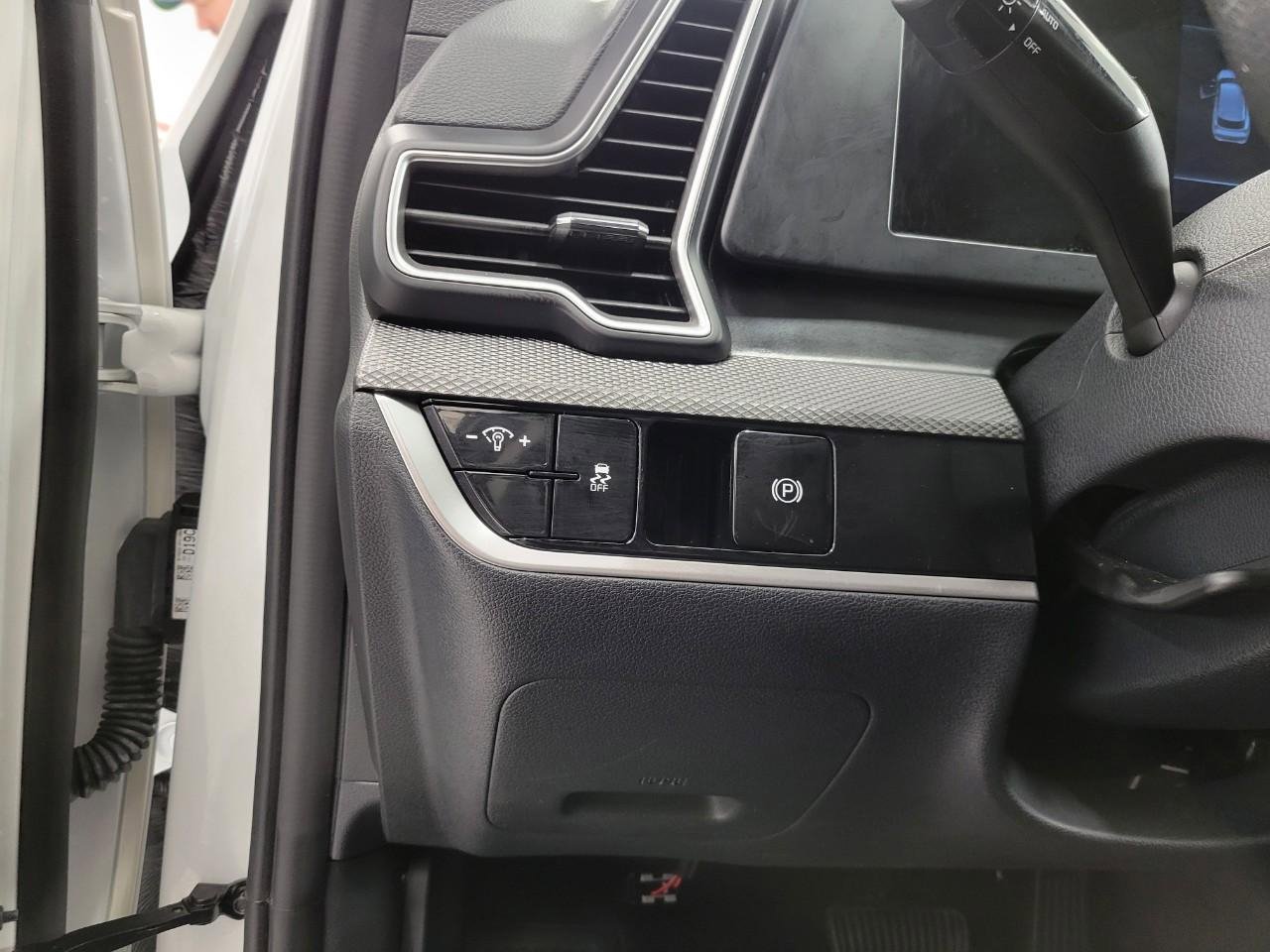 Used 2025 Kia Sportage LX AWD/4WD image 10