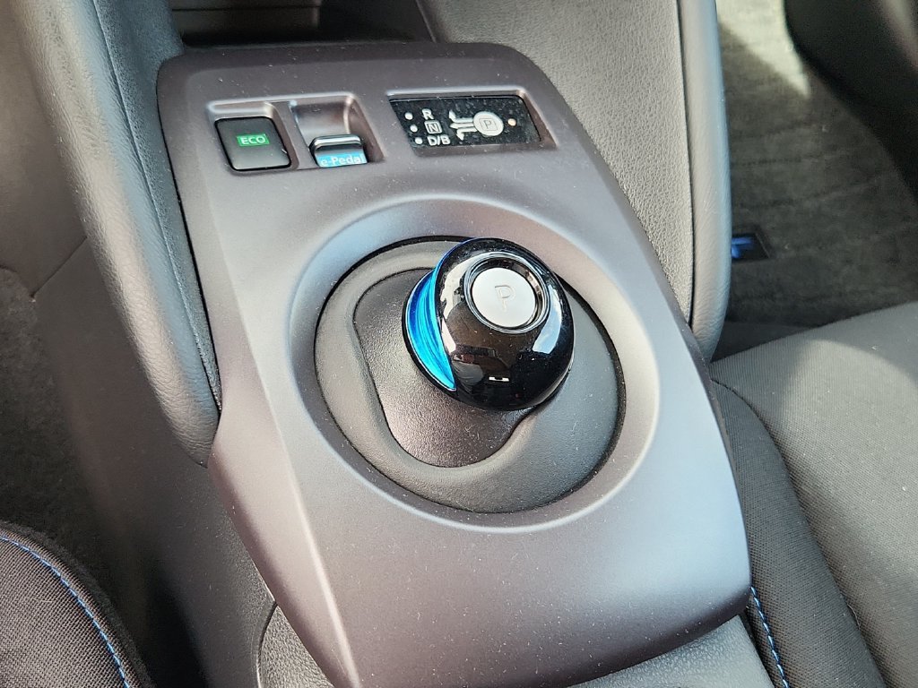 Used 2025 Nissan Leaf S FWD image 18